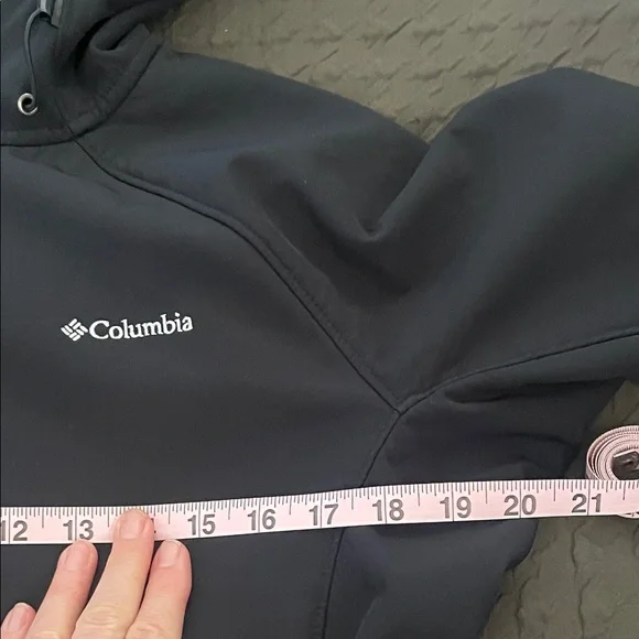 Columbia Women's Black Omni Wind Jacket - Picture 15 of 16